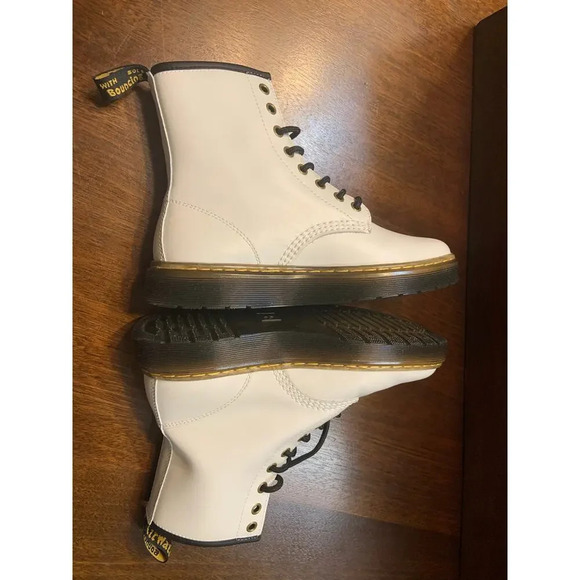 Dr. Martens Zavala Air Wair Women 6 White Leather Grunge Chunky 90s Lace Up Boot - Picture 9 of 9